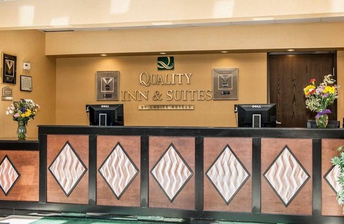 Mattoon Hotel | Quality Inn & Suites