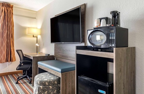 Sulphur Springs Hotel | Quality Inn & Suites Sulphur Springs