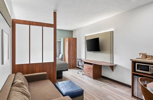 Meadowlands Hotel | Quality Inn & Suites