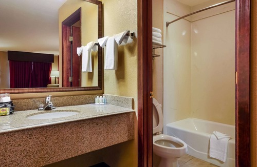 West Helena Hotel | Quality Inn & Suites