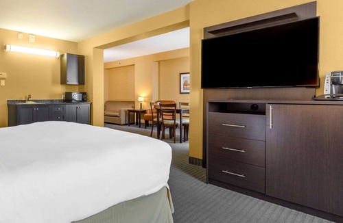 Victoriaville Hotel | Quality Inn & Suites Victoriaville
