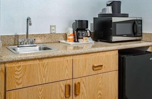 Pleasant Valley Hotel | Quality Inn & Suites Vancouver North