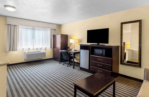 Hazel Dell South Hotel | Quality Inn & Suites Vancouver - Hazel Dell
