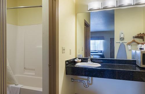 Victoria Hotel | Quality Inn & Suites Victoria South