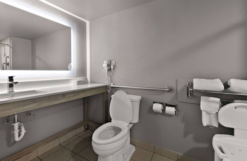 Vidalia Hotel | Quality Inn & Suites Vidalia
