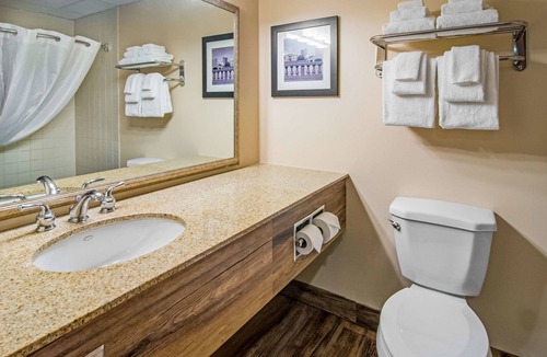Virginia Hotel | Quality Inn & Suites Virginia MN