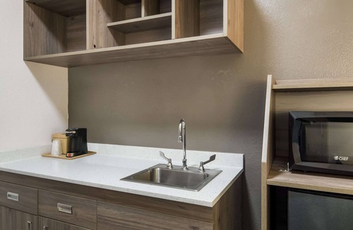 Bellmead Hotel | Quality Inn & Suites Waco North