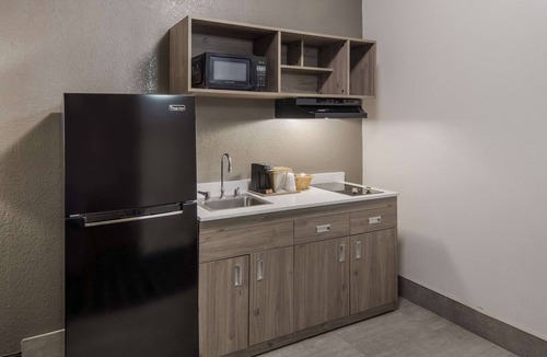 Bellmead Hotel | Quality Inn & Suites Waco North