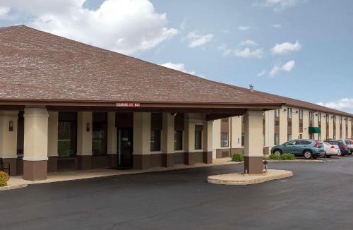 Sycamore Hotel | Quality Inn Sycamore - DeKalb