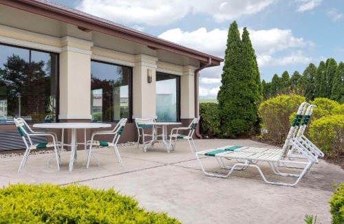 Sycamore Hotel | Quality Inn Sycamore - DeKalb