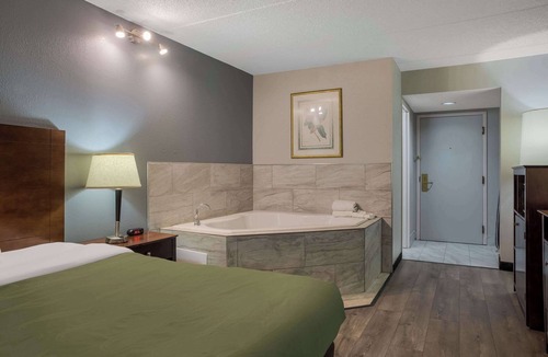 Toledo Hotel | Quality Inn Toledo Westgate