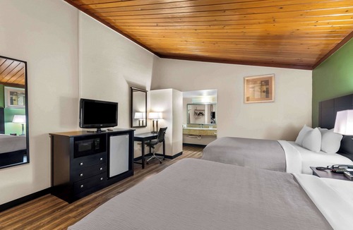 Tullahoma Hotel | Quality Inn Tullahoma