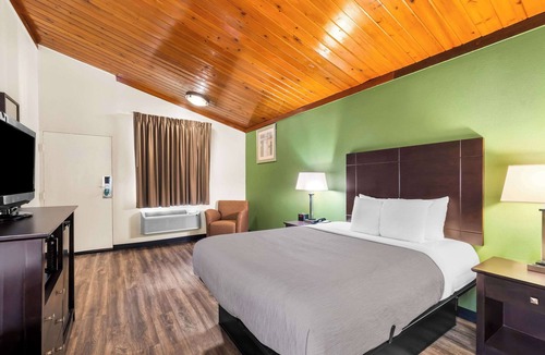 Tullahoma Hotel | Quality Inn Tullahoma