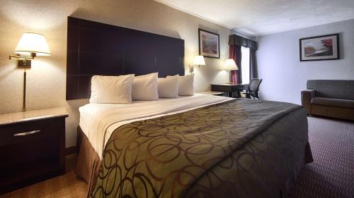 Tully Hotel | Quality Inn Tully I-81