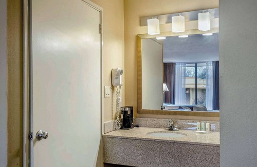Troy Hotel | Quality Inn University Area
