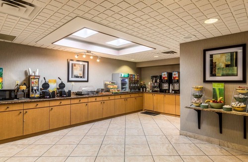Lansing Hotel | Quality Inn University