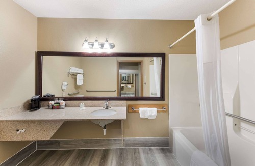 Upper Sandusky Hotel | Quality Inn Upper Sandusky