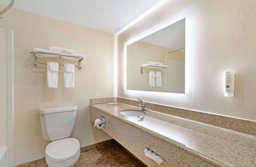 Valley Hotel | Quality Inn Valley - West Point