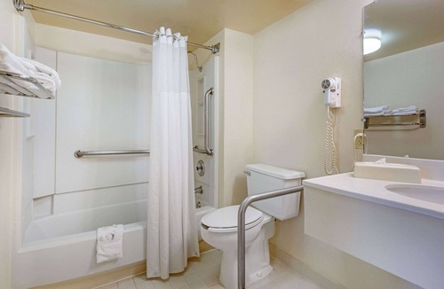 Tysons Hotel | Quality Inn Vienna - Tysons Corner