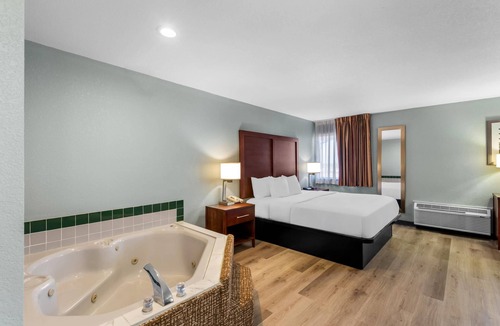 Waverly Hotel | Quality Inn Waverly