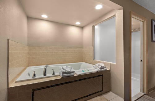 Wayne Hotel | Quality Inn Wayne - Fairfield Area