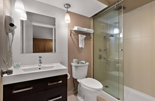 Wayne Hotel | Quality Inn Wayne - Fairfield Area