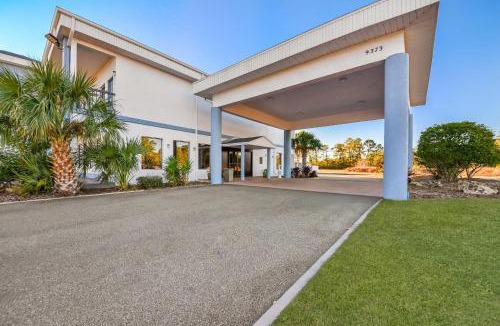 North Weeki Wachee Hotel | Quality Inn Weeki Wachee - Spring Hill