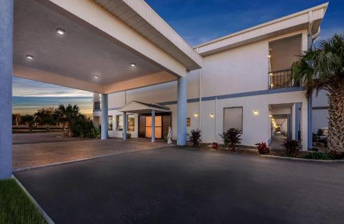 North Weeki Wachee Hotel | Quality Inn Weeki Wachee - Spring Hill