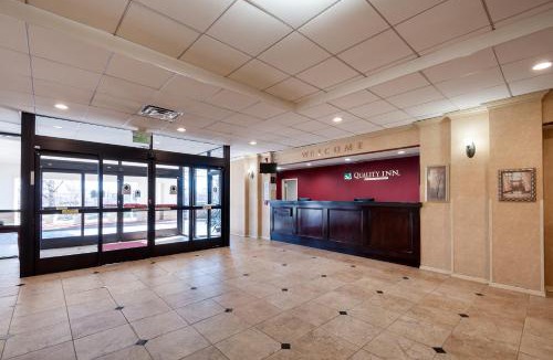 Rolling Road Farms Hotel | Quality Inn Windsor Mill - Baltimore