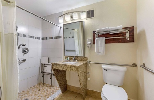 Rolling Road Farms Hotel | Quality Inn Windsor Mill - Baltimore