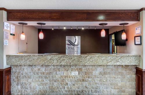 Addison Hotel | Quality Suites Addison-Dallas
