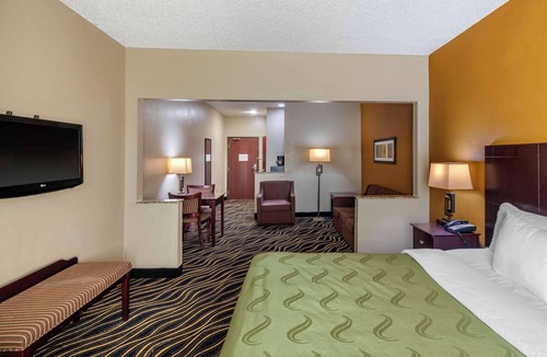 Addison Hotel | Quality Suites Addison - Dallas