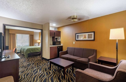 Addison Hotel | Quality Suites Addison - Dallas