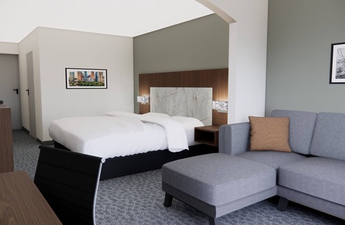 Franklin Park Hotel | Quality Suites Austin South St. Elmo District