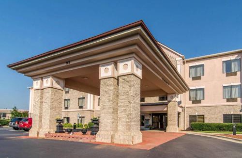 Graham Hotel | Quality Suites Graham - Burlington South
