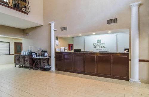 Graham Hotel | Quality Suites Graham - Burlington South