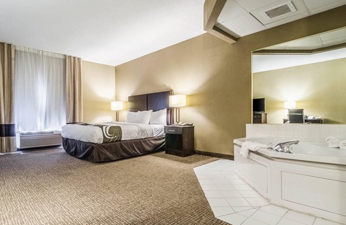 Graham Hotel | Quality Suites Graham - Burlington South