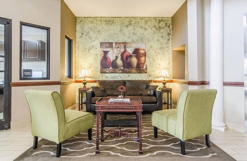 Graham Hotel | Quality Suites Graham - Burlington South