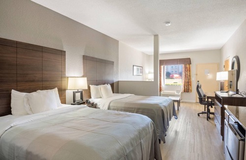 Hickory Hotel | Quality Suites Hickory South
