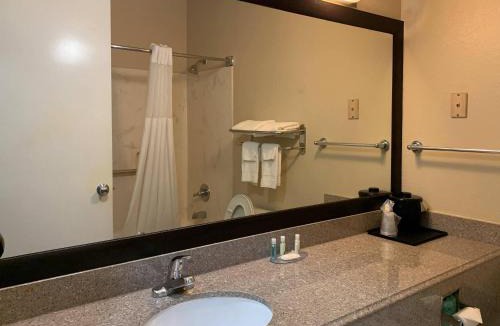 Jersey Village Hotel | Quality Suites Houston NW Cy-Fair