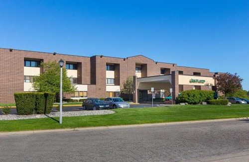 Lansing Hotel | Quality Suites Lansing West