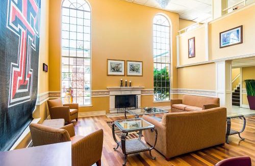 Lubbock Hotel | Quality Suites Lubbock Southwest
