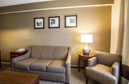 Morristown Hotel | Quality Suites Morristown West