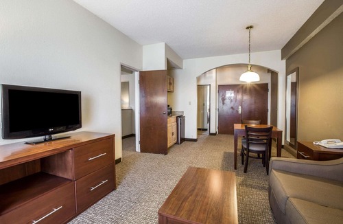 Morristown Hotel | Quality Suites Morristown West