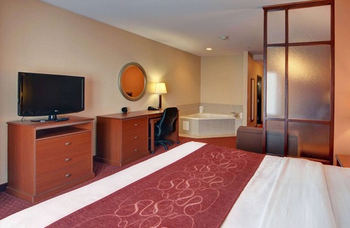 Mabank Hotel | Quality Suites Near Cedar Creek Lake