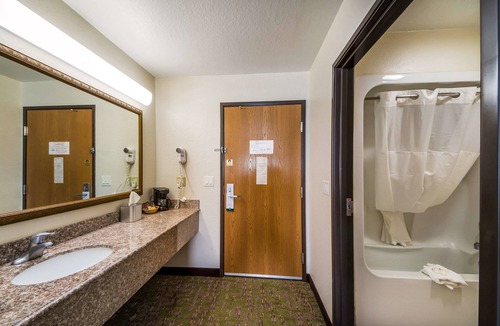 San Antonio Hotel | Quality Suites San Antonio Brooks City Base