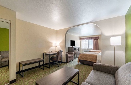 San Antonio Hotel | Quality Suites San Antonio Brooks City Base
