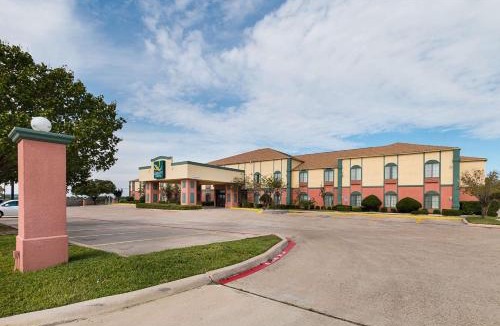 Temple Hotel | Quality Suites Temple I-35