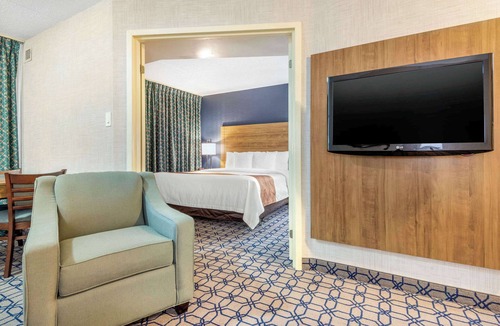 Whitby Hotel | Quality Suites Whitby