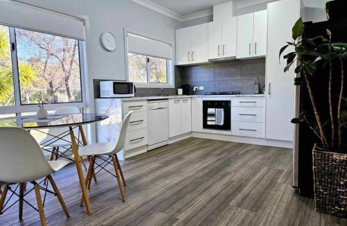 Benalla West House | Quantrill Avenure Retreat